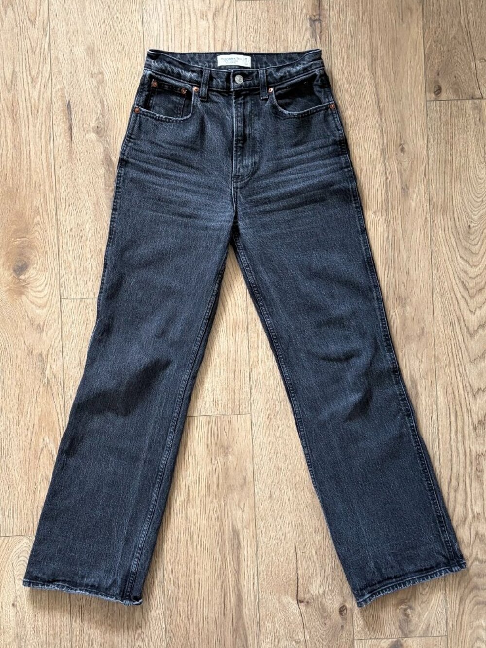 Abercrombie 90's Relaxed Jean Ultra High Rise Distressed Black